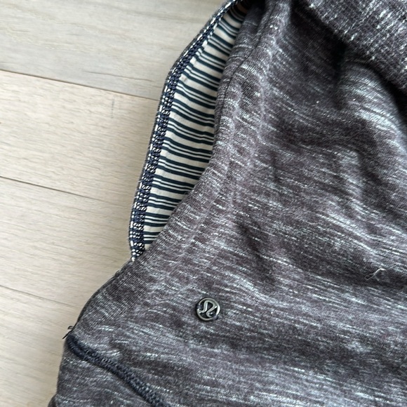 Lululemon heathered charcoal grey sweatshirt size 6 invisible kangaroo pocket - Picture 3 of 3